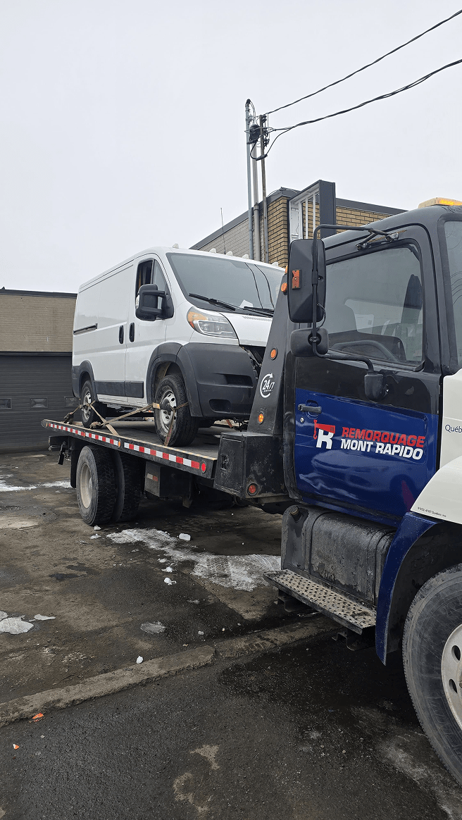 Remorquage Mont Rapido - Camion professionnel en action